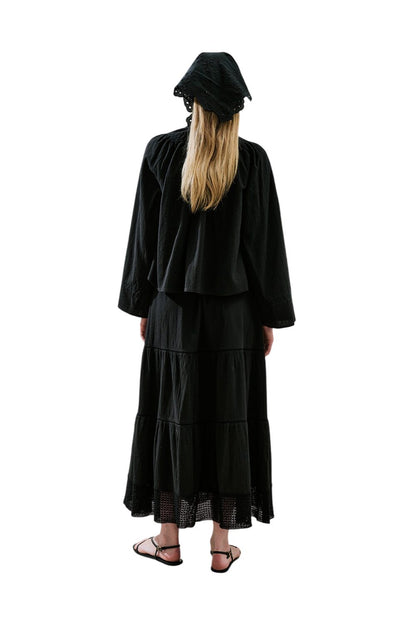 Kurze, strukturierte Bluse mit Stickerei, schwarz
