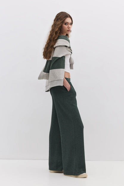 Bequeme Hose mit Struktur