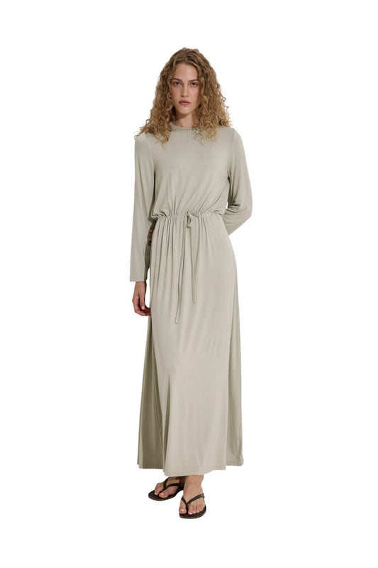 FLÜSSIGES LANGARMKLEID, SCHWARZ