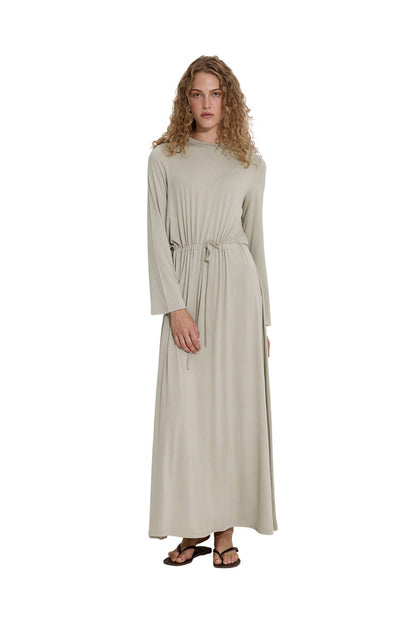 FLÜSSIGES LANGARMKLEID, SCHWARZ