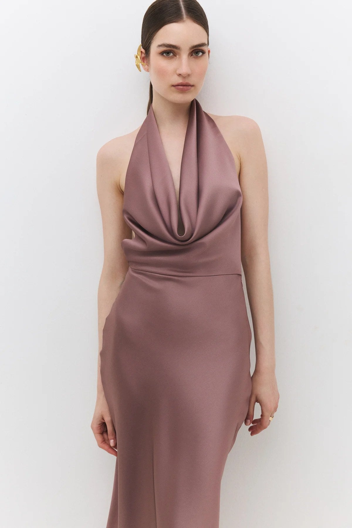 Drapiertes Satin-Maxikleid mit Neckholder