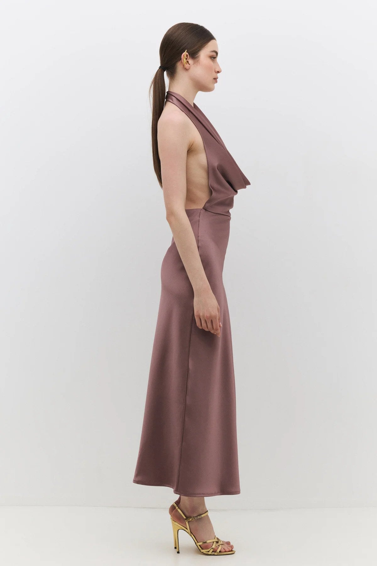 Drapiertes Satin-Maxikleid mit Neckholder