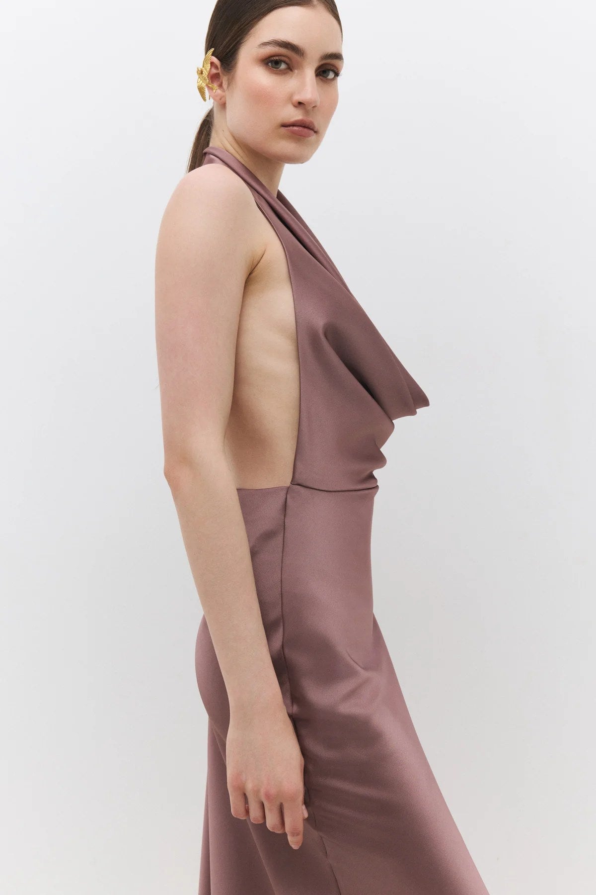 Drapiertes Satin-Maxikleid mit Neckholder