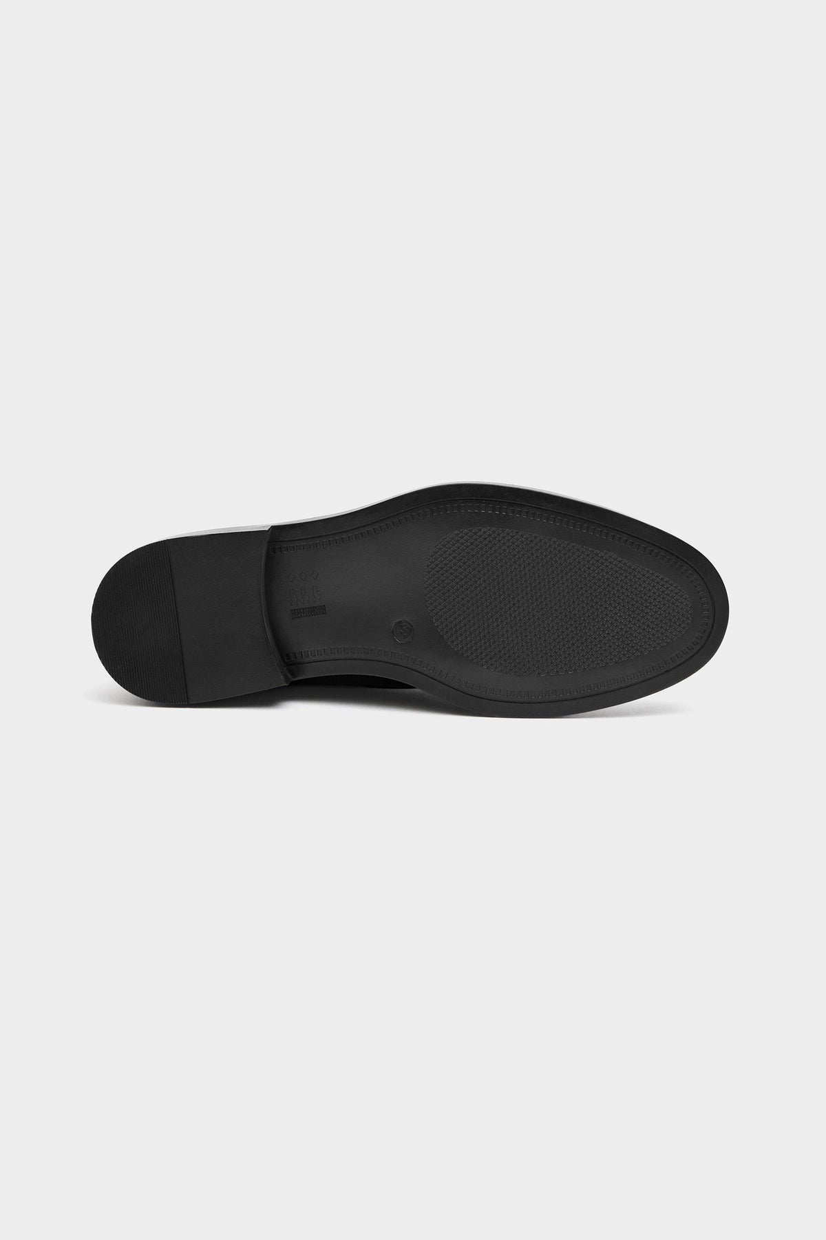 Klassische schwarze PVC-Sohlen Schuhe