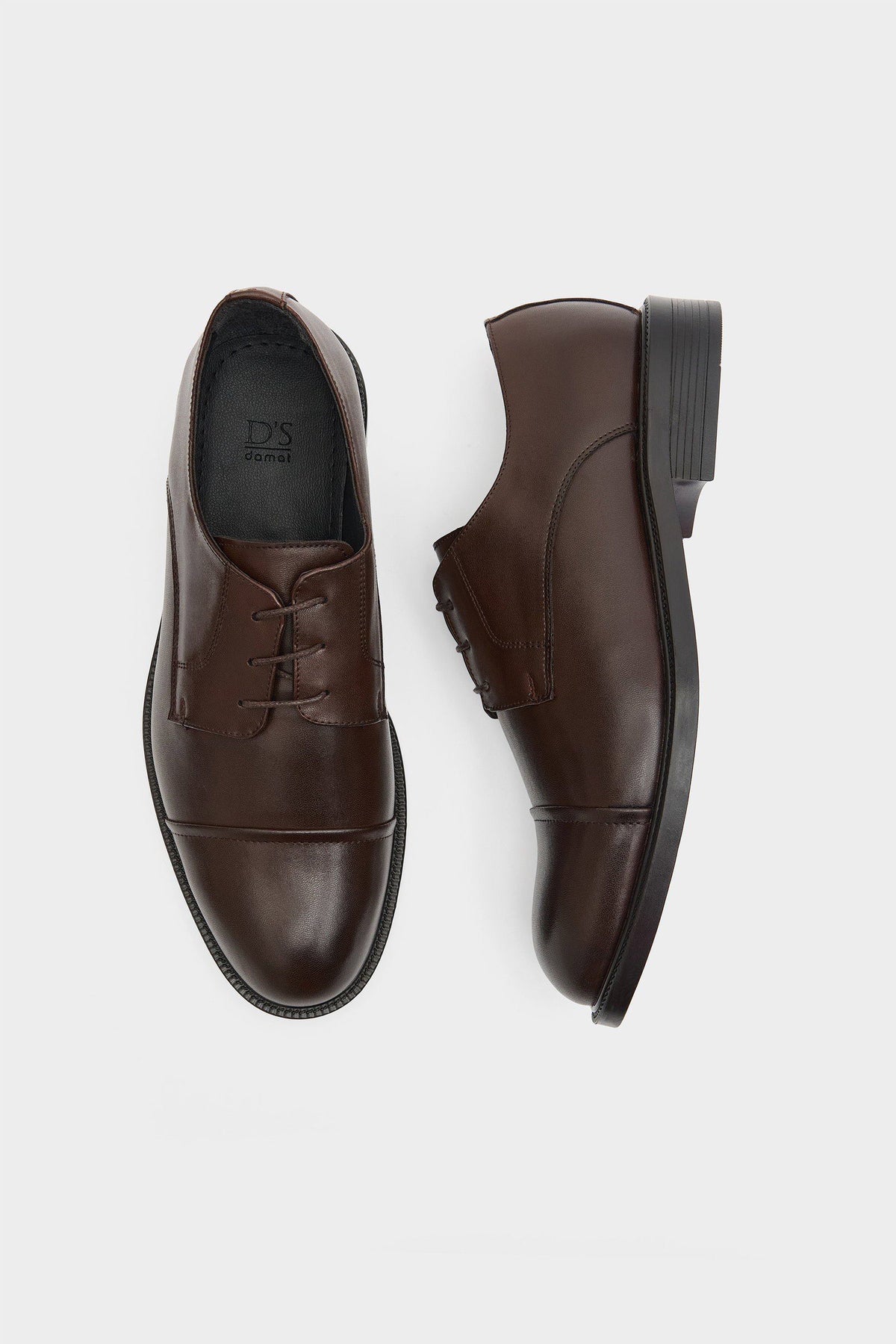 Klassische schwarze PVC-Sohlen Schuhe