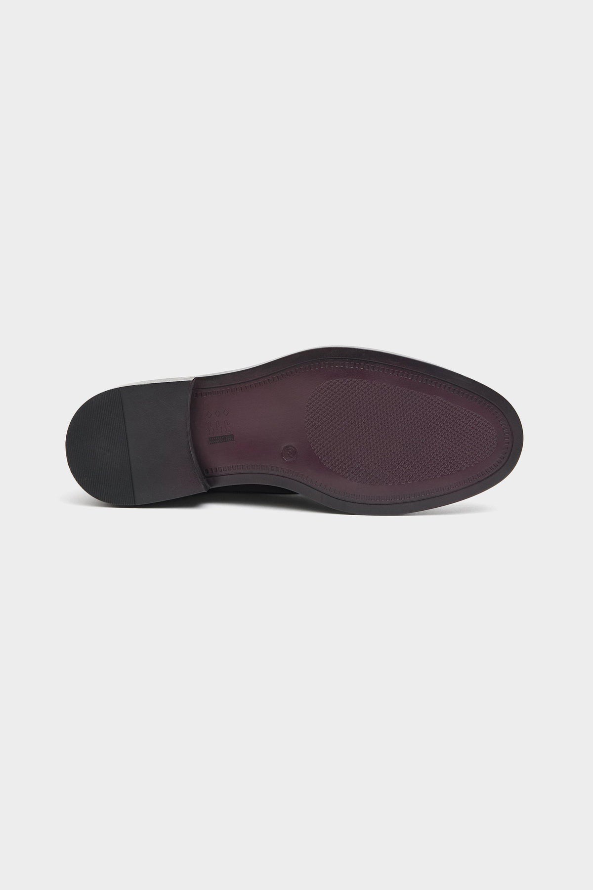 Klassische schwarze PVC-Sohlen Schuhe