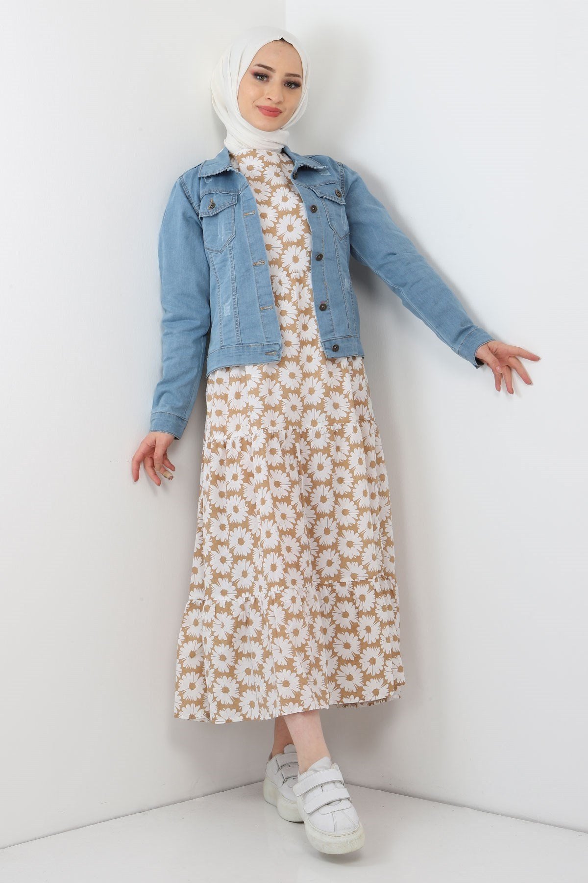 Denim-Jacke mit Knopfleiste  Denim-Jacken werden vorne mit Knopfverschluss getragen.