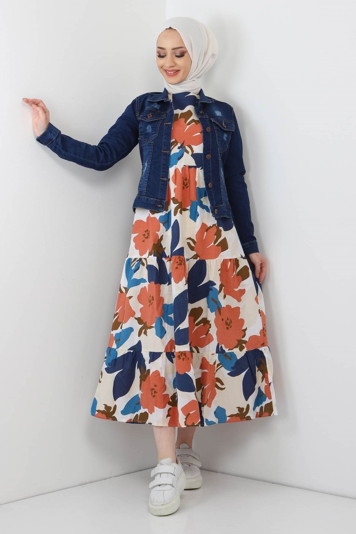 Denim-Jacke mit Knopfleiste  Denim-Jacken werden vorne mit Knopfverschluss getragen.