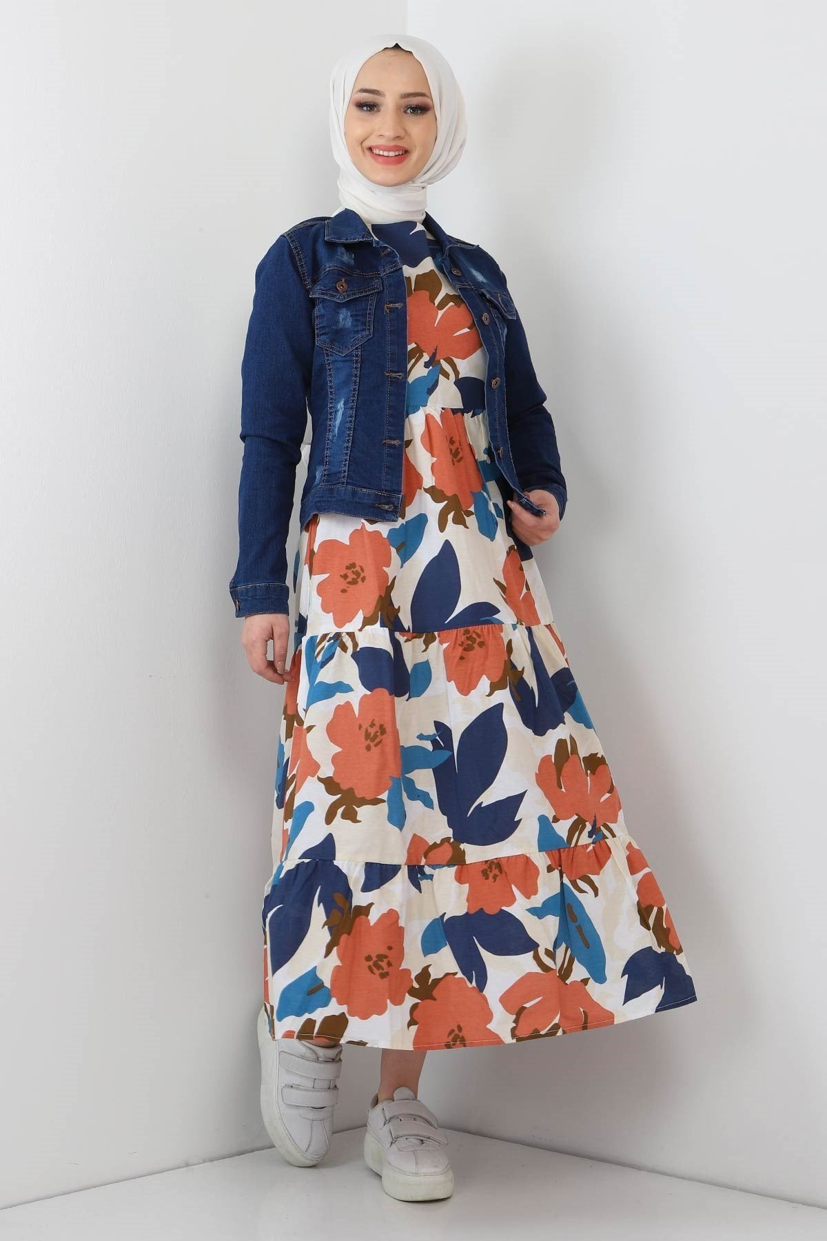 Denim-Jacke mit Knopfleiste  Denim-Jacken werden vorne mit Knopfverschluss getragen.