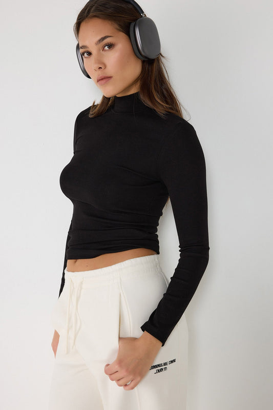 Rollkragenbluse mit langen Ärmeln