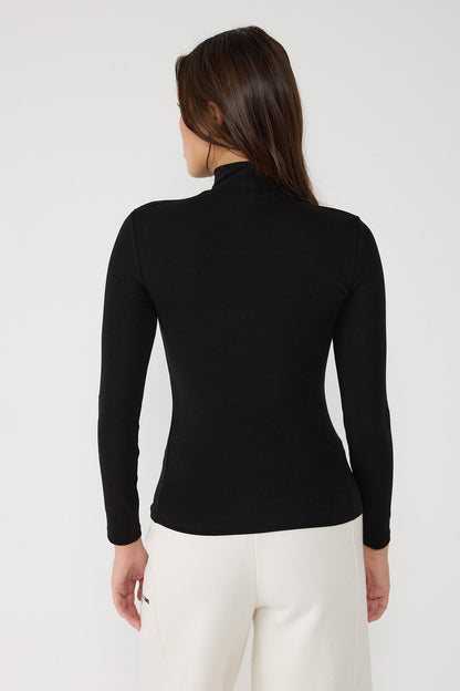Rollkragenbluse mit langen Ärmeln