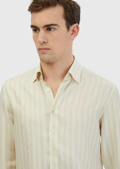 Ecrufarbenes, gestreiftes Freizeithemd mit Webmuster
