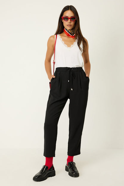 Cropped-Hose mit elastischem Bund