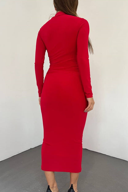 Langärmeliges Midikleid mit hohem Kragen