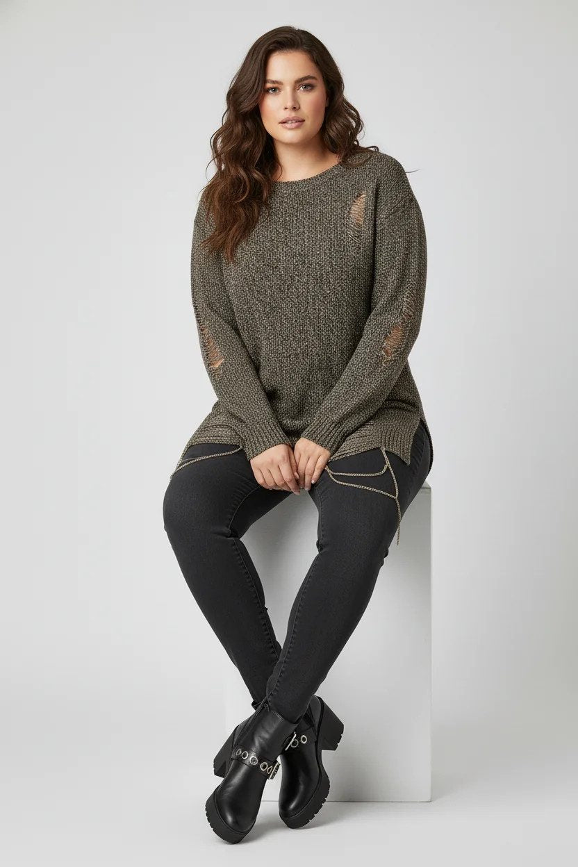Langärmeliger Strickpullover mit Schlitzen
