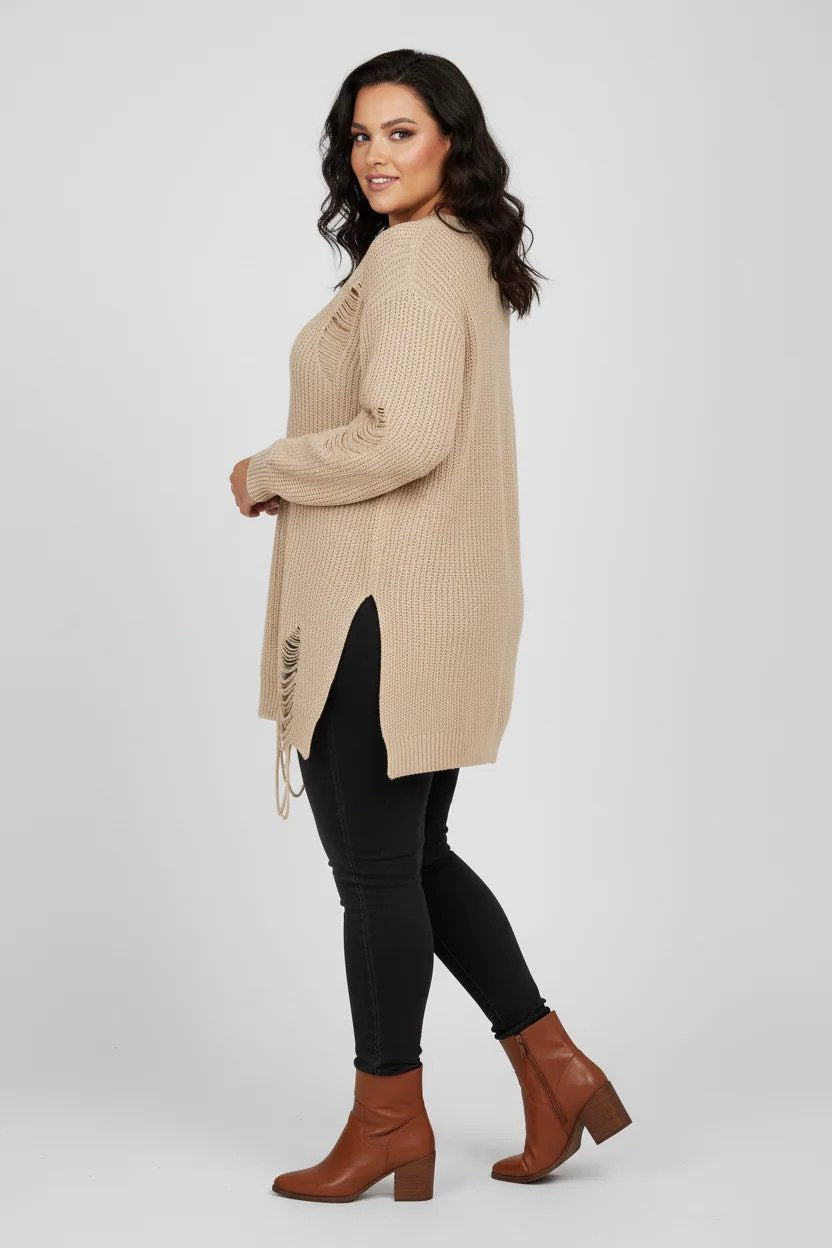 Langärmeliger Strickpullover mit Schlitzen