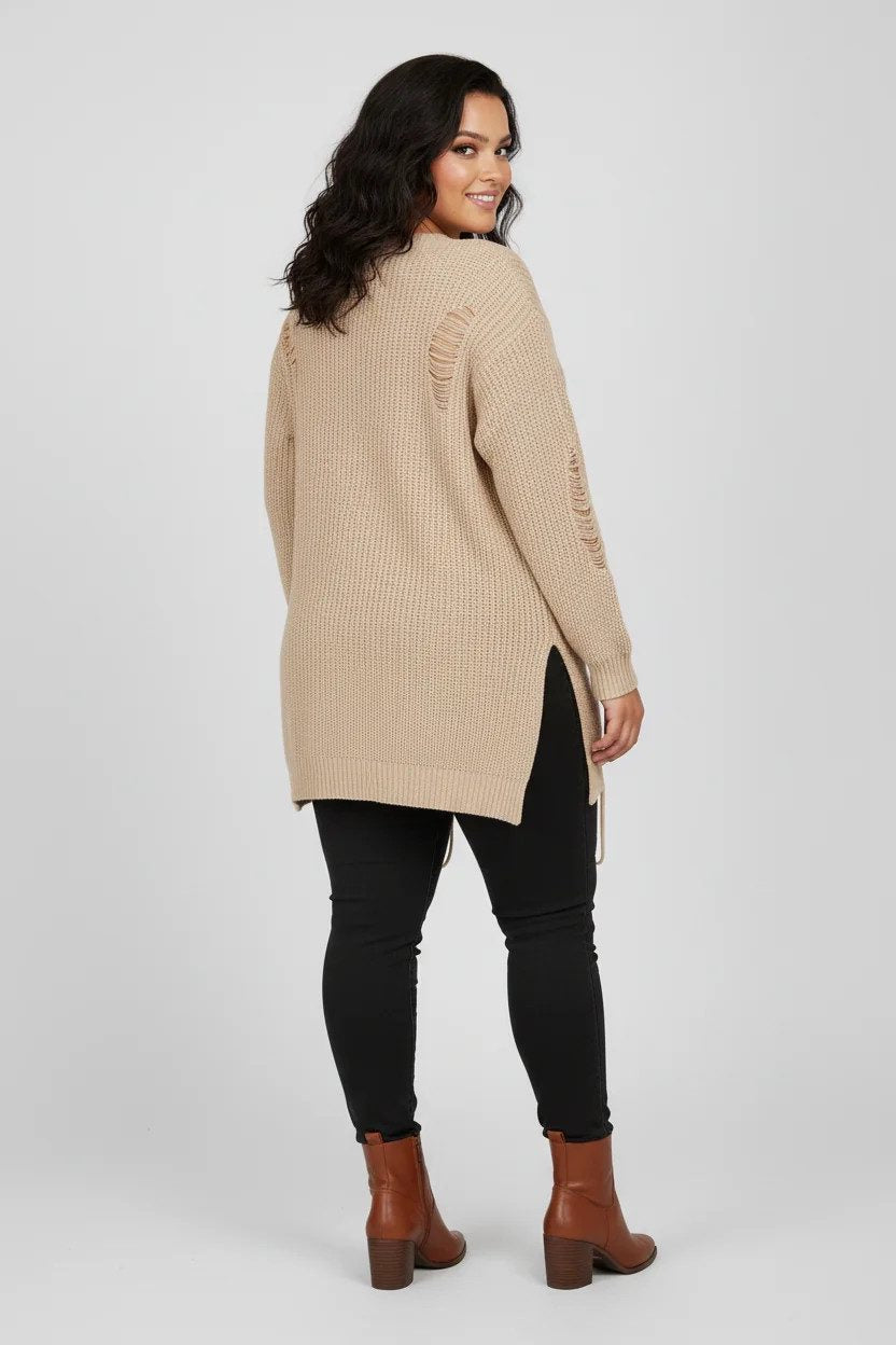 Langärmeliger Strickpullover mit Schlitzen