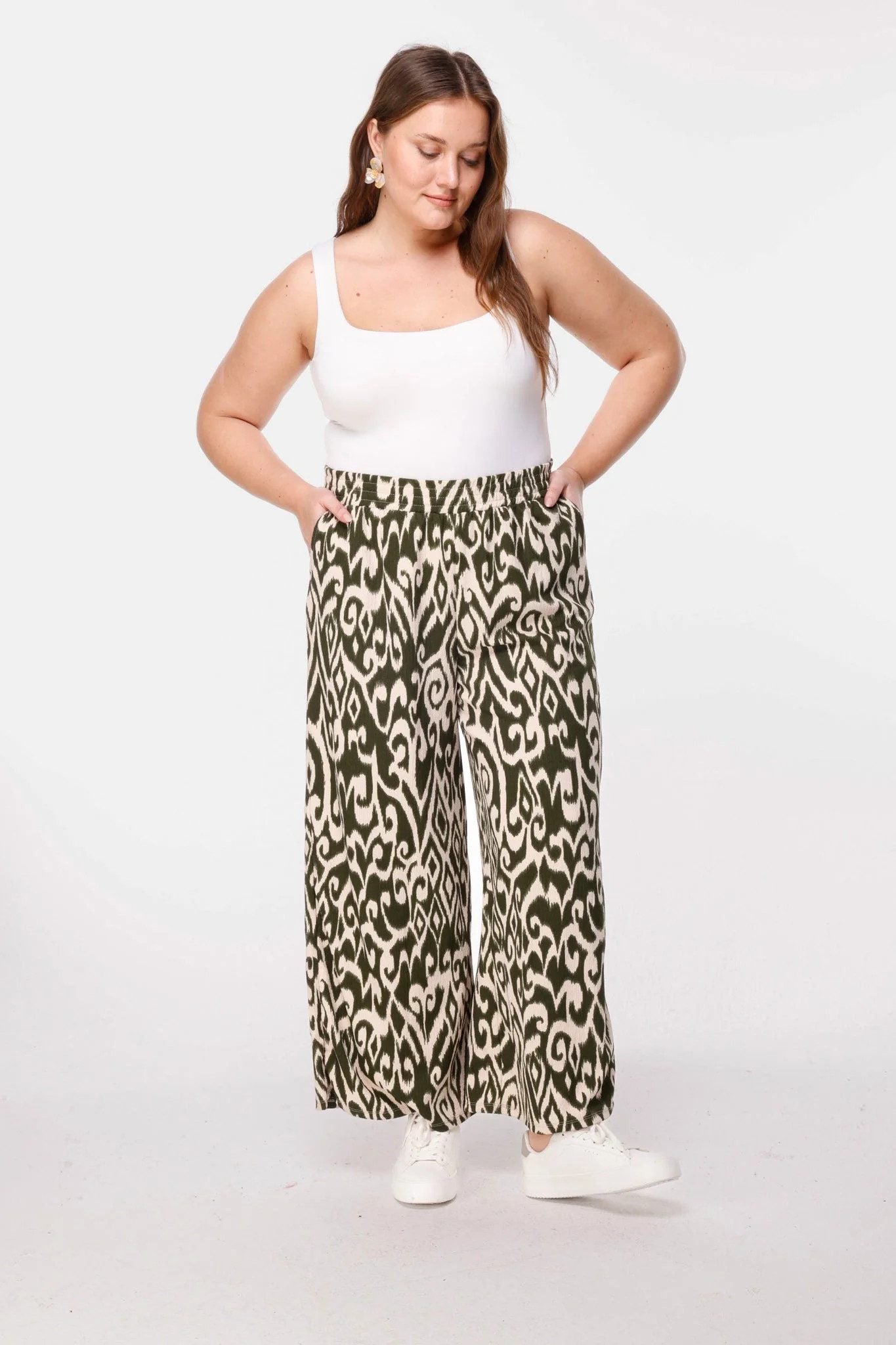 Weite Hose mit Ethno-Muster
