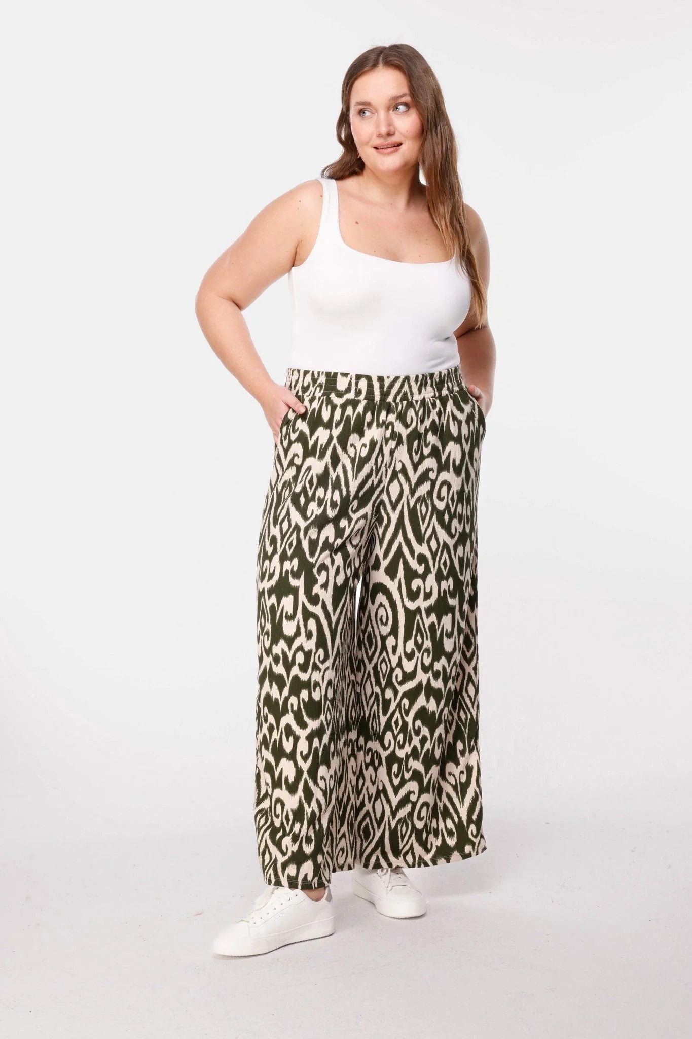 Weite Hose mit Ethno-Muster