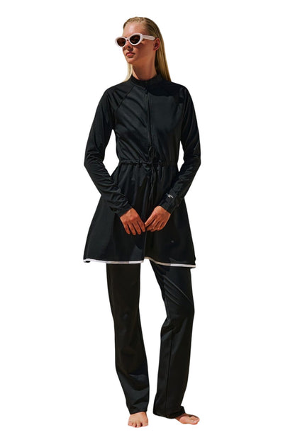 SCHWARZES BADEKLEID MIT REISSVERSCHLUSS, SCHARF