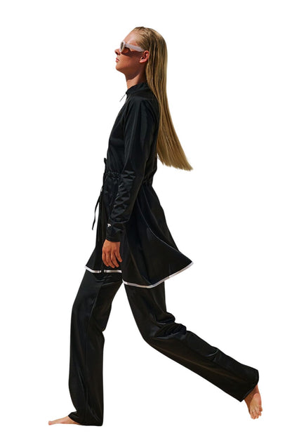 SCHWARZES BADEKLEID MIT REISSVERSCHLUSS, SCHARF