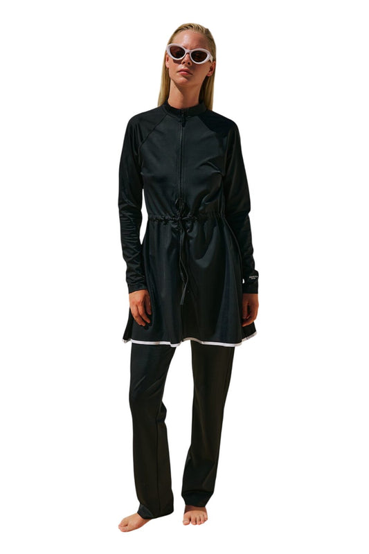 SCHWARZES BADEKLEID MIT REISSVERSCHLUSS, SCHARF