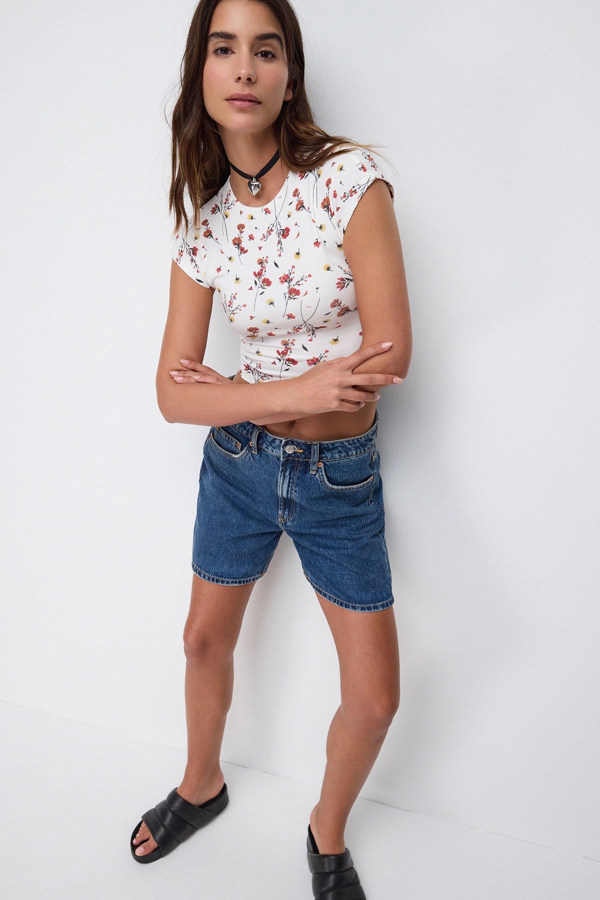 Basic Crop-Bluse mit Blumenmuster