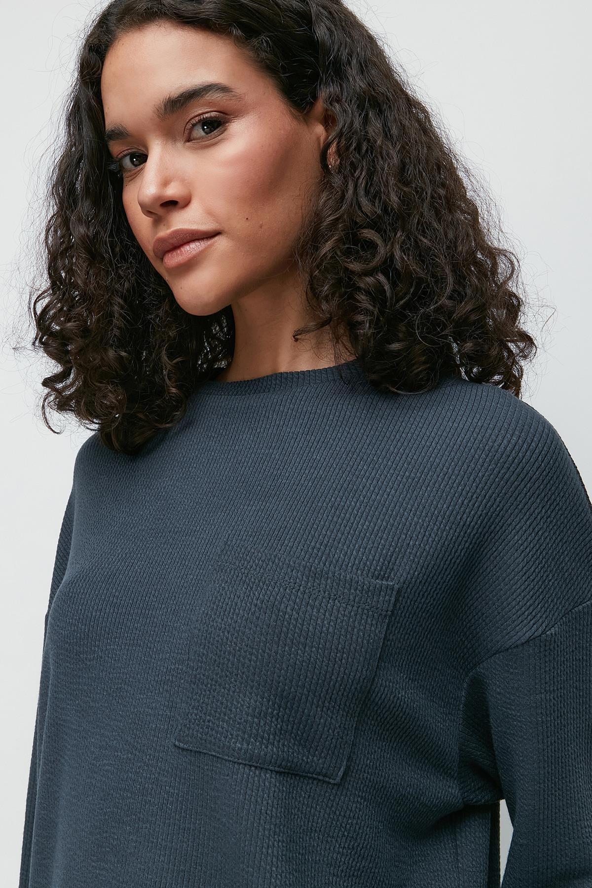 Taschen-T-Shirt und Schlaghosen-Set