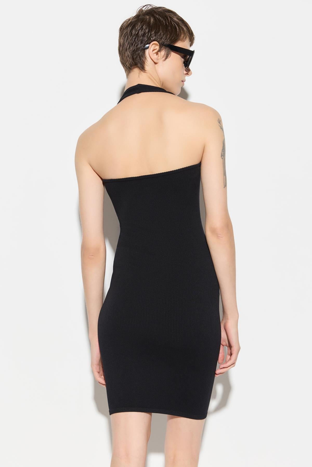 Ärmelloses kurzes Kleid