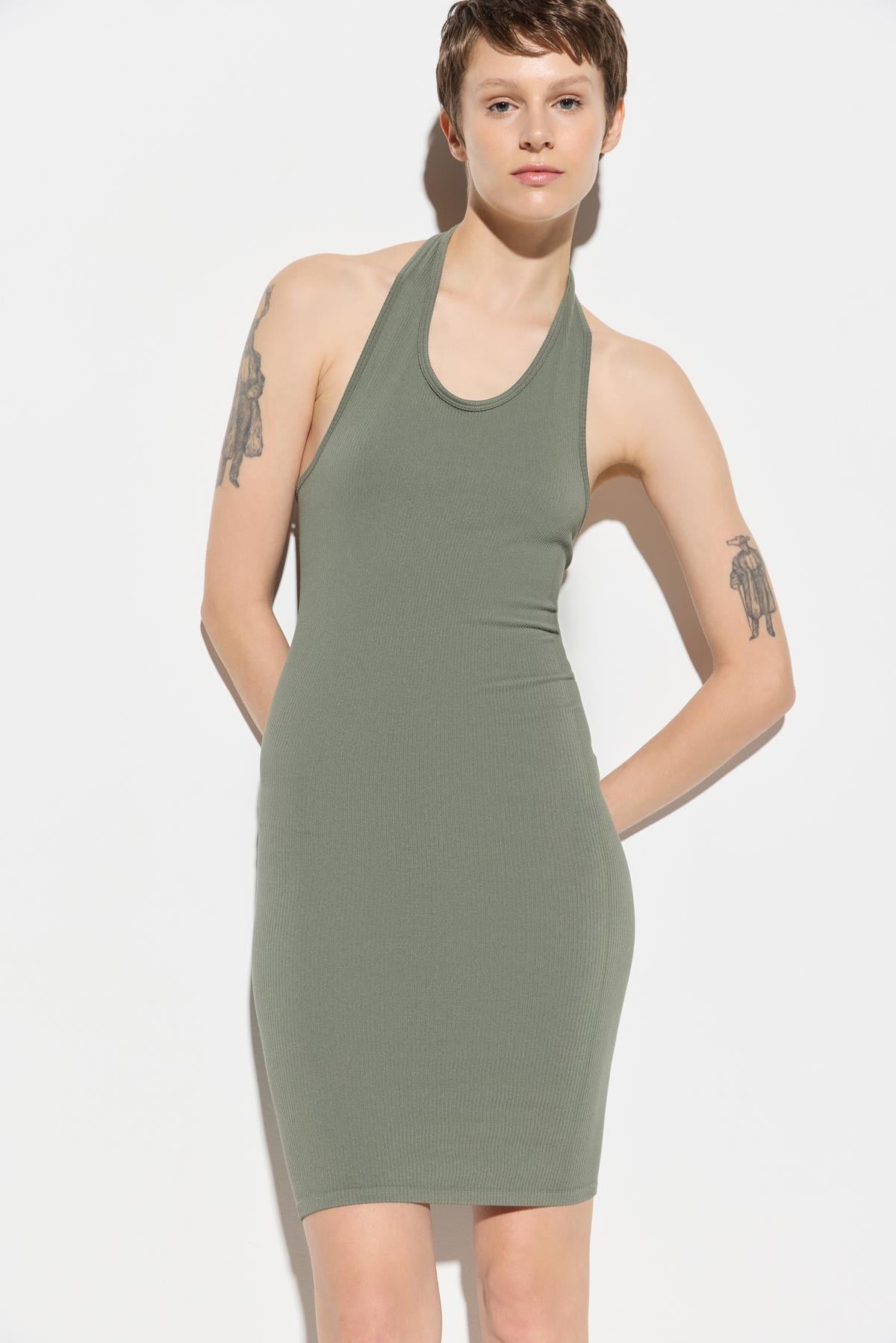 Ärmelloses kurzes Kleid