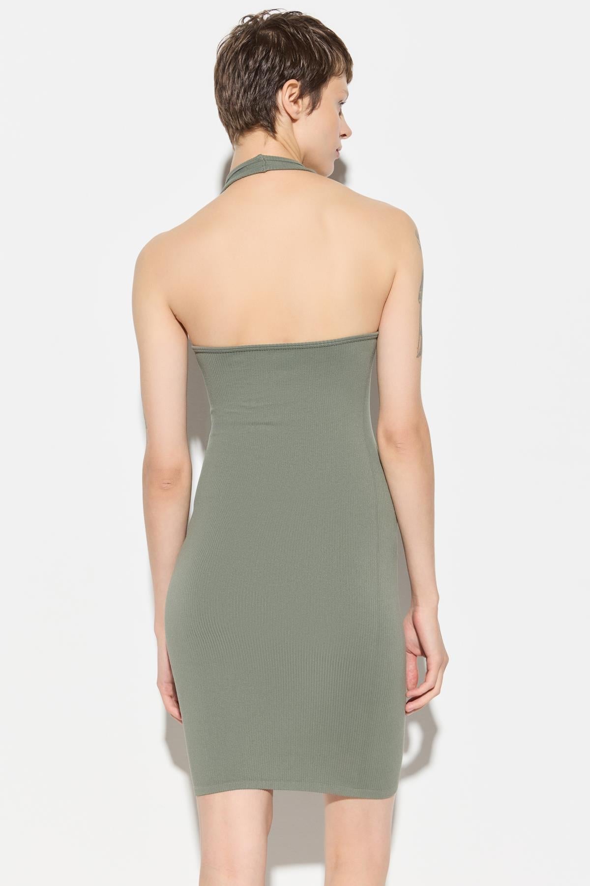 Ärmelloses kurzes Kleid