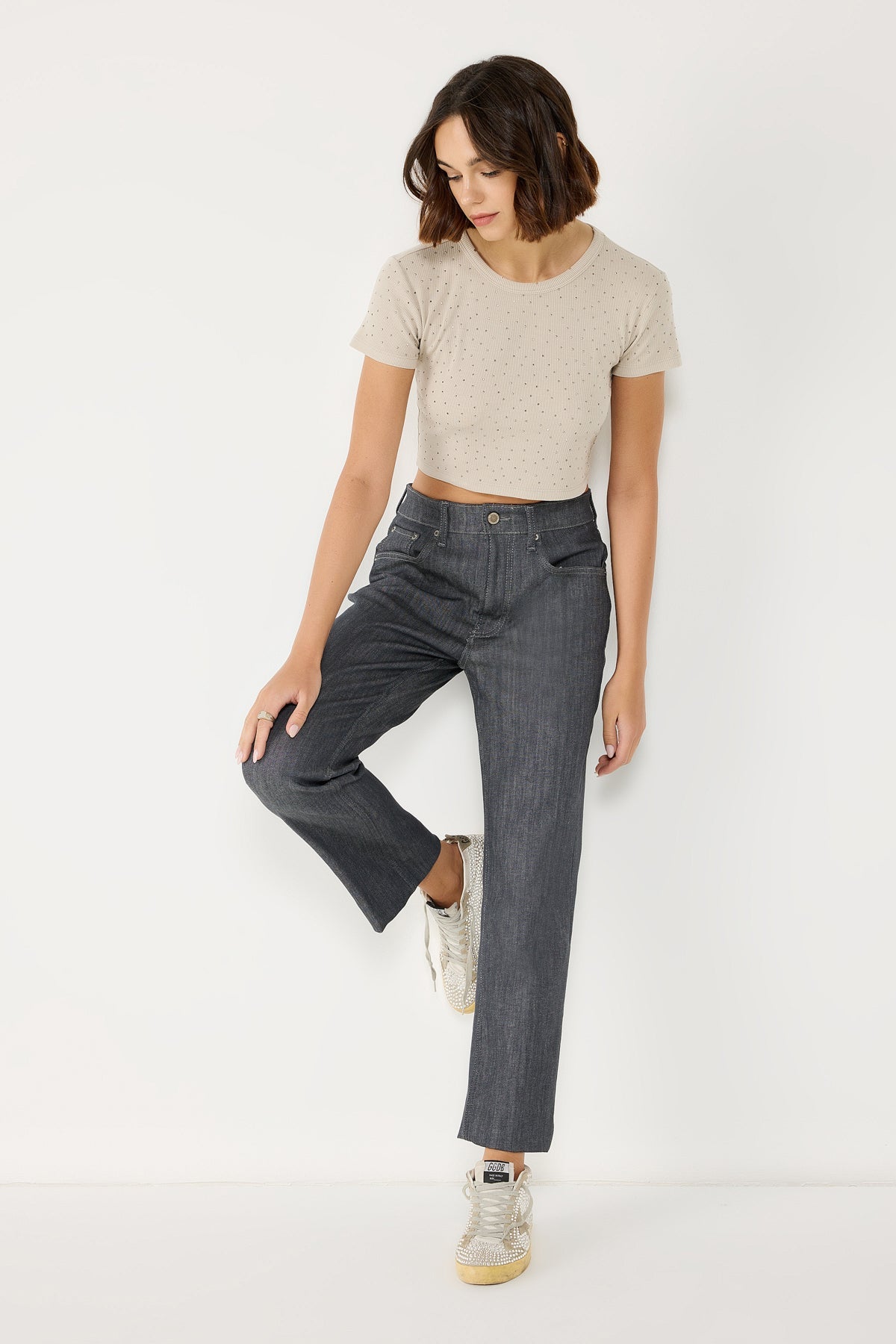Crop-T-Shirt mit Steinverzierungen