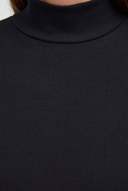Midikleid mit rückenfreiem Design