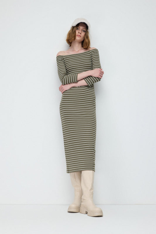 figurbetontes gestreiftes Kleid