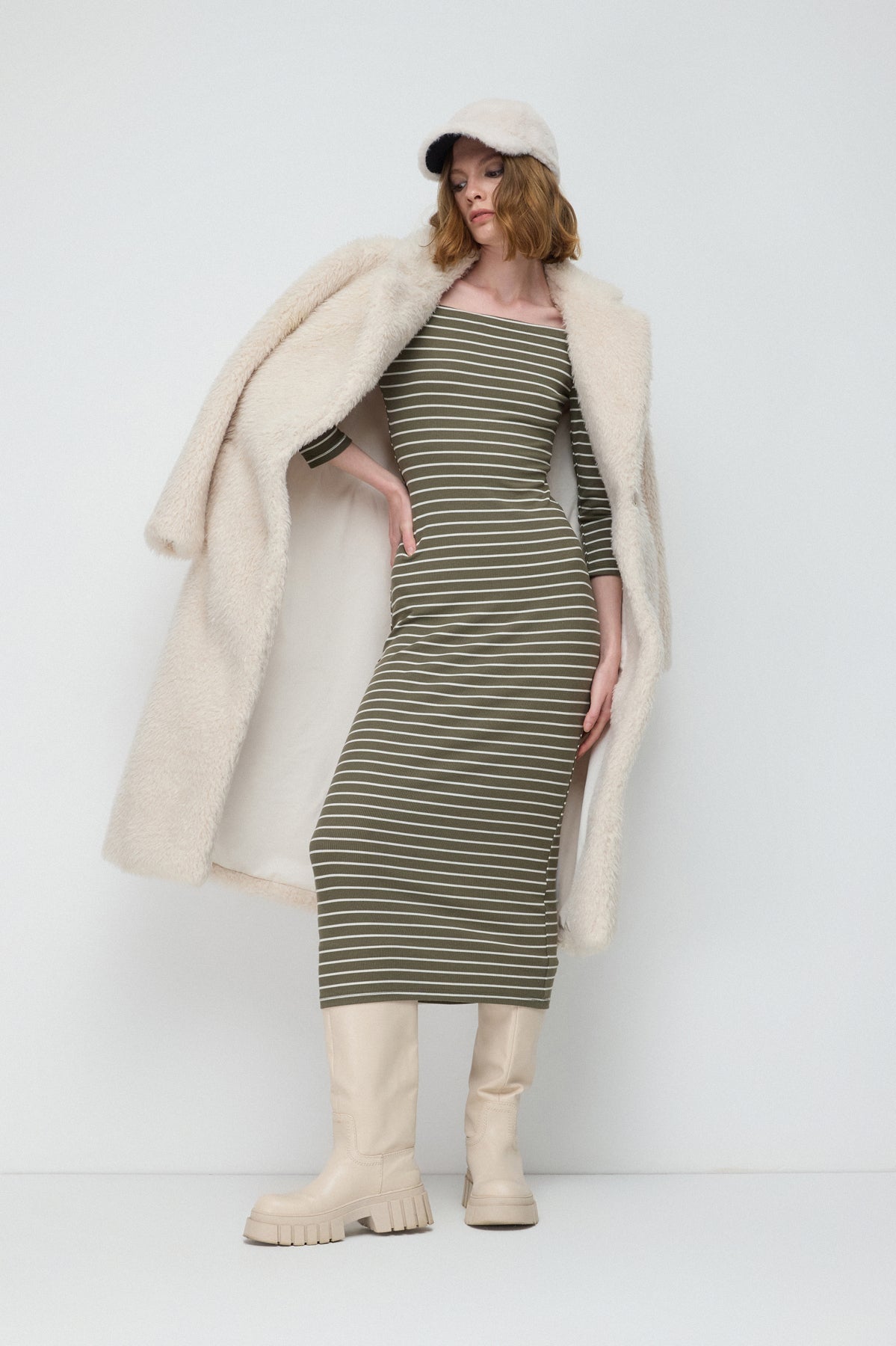 figurbetontes gestreiftes Kleid
