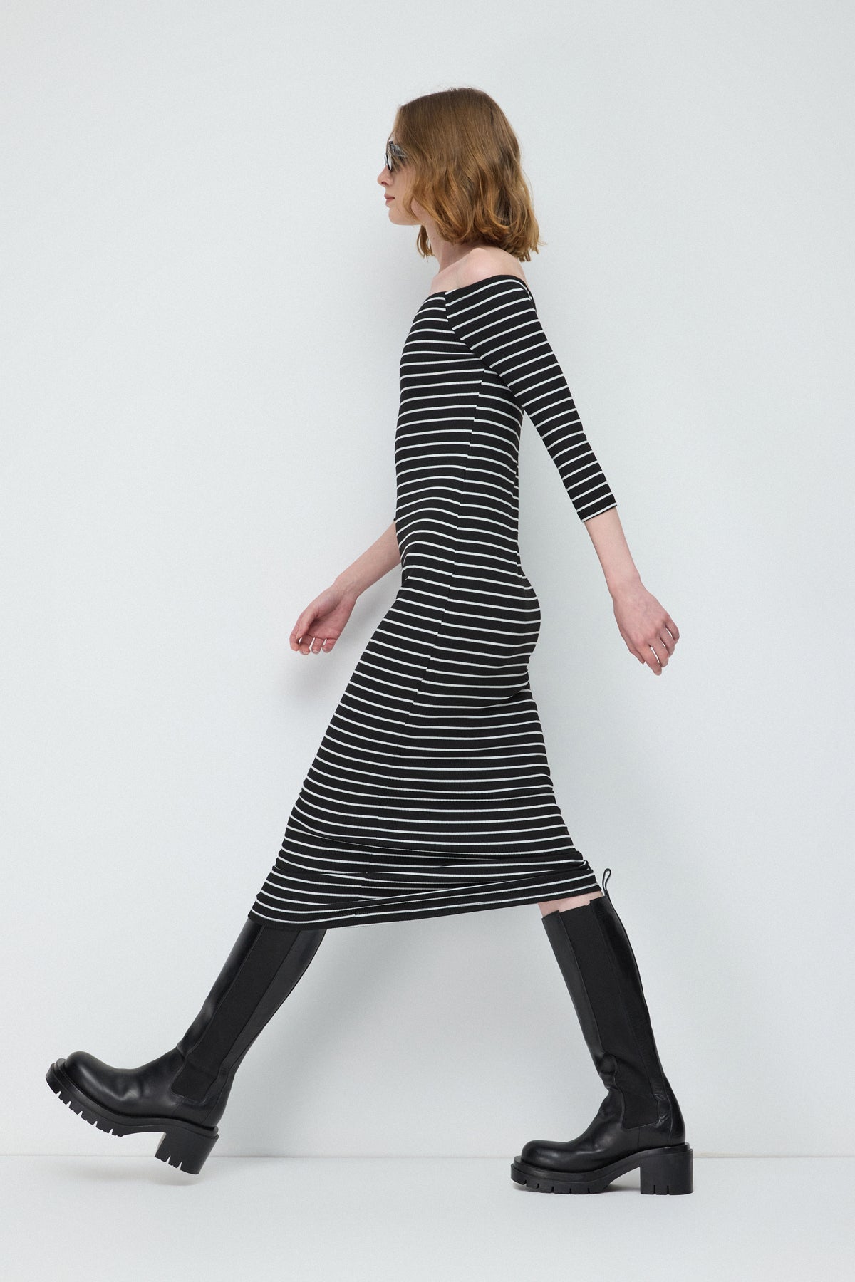 figurbetontes gestreiftes Kleid