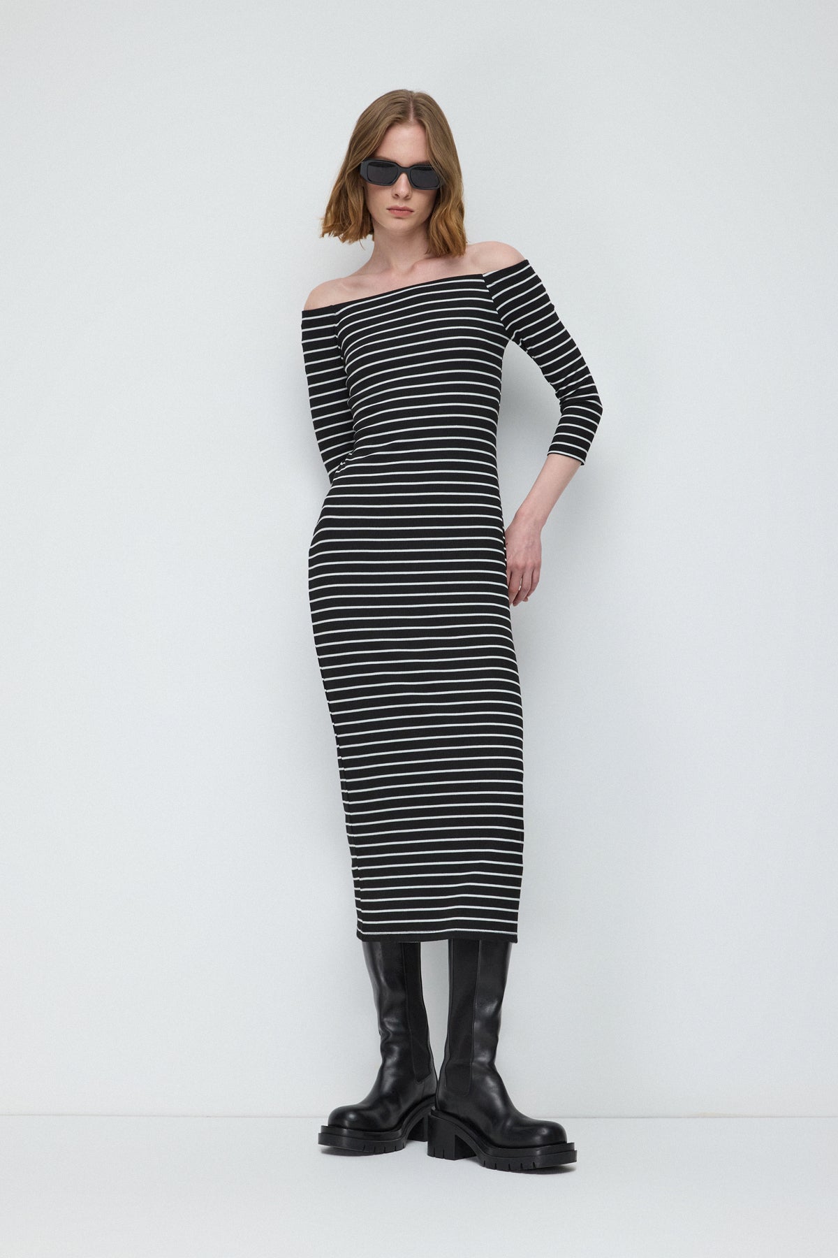 figurbetontes gestreiftes Kleid