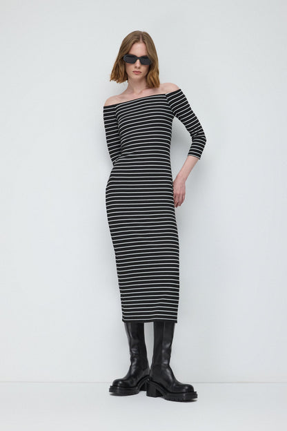 figurbetontes gestreiftes Kleid