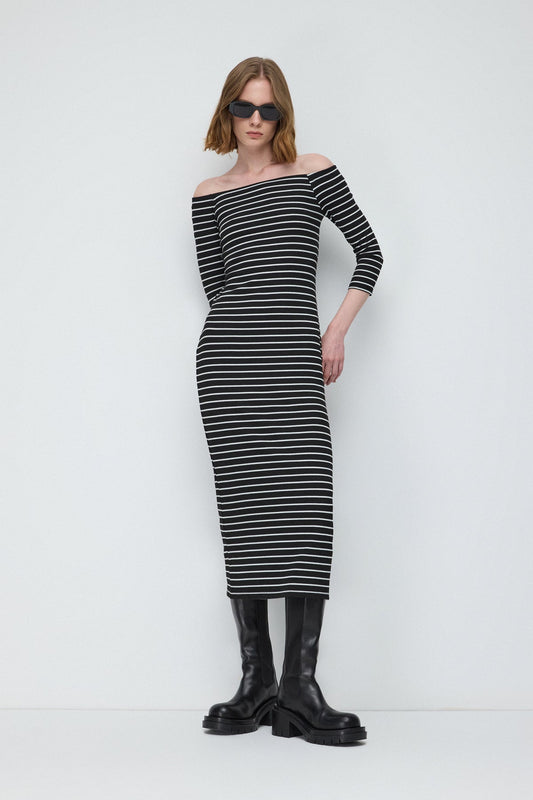 figurbetontes gestreiftes Kleid