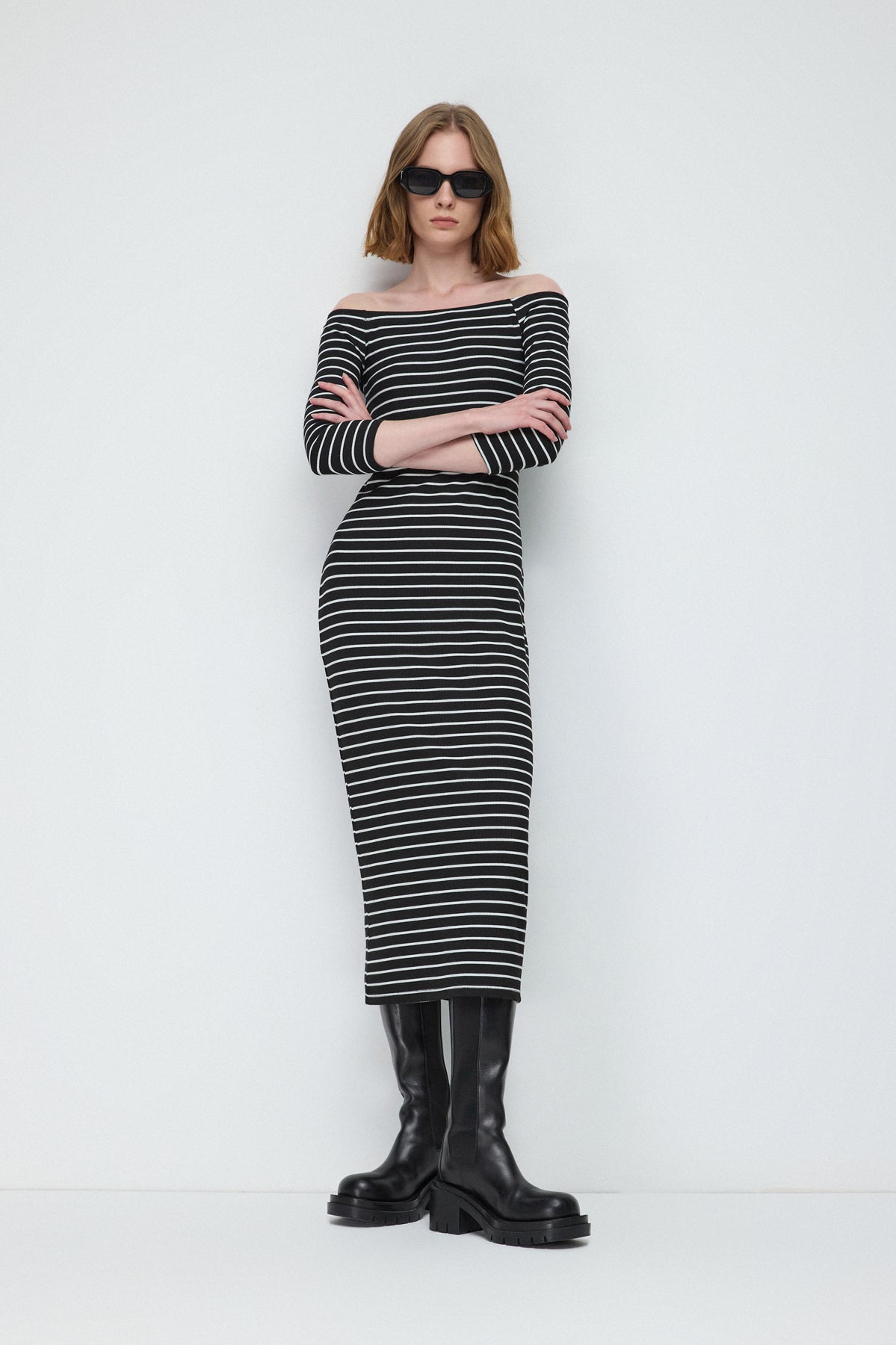 figurbetontes gestreiftes Kleid