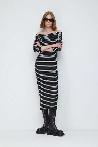 figurbetontes gestreiftes Kleid