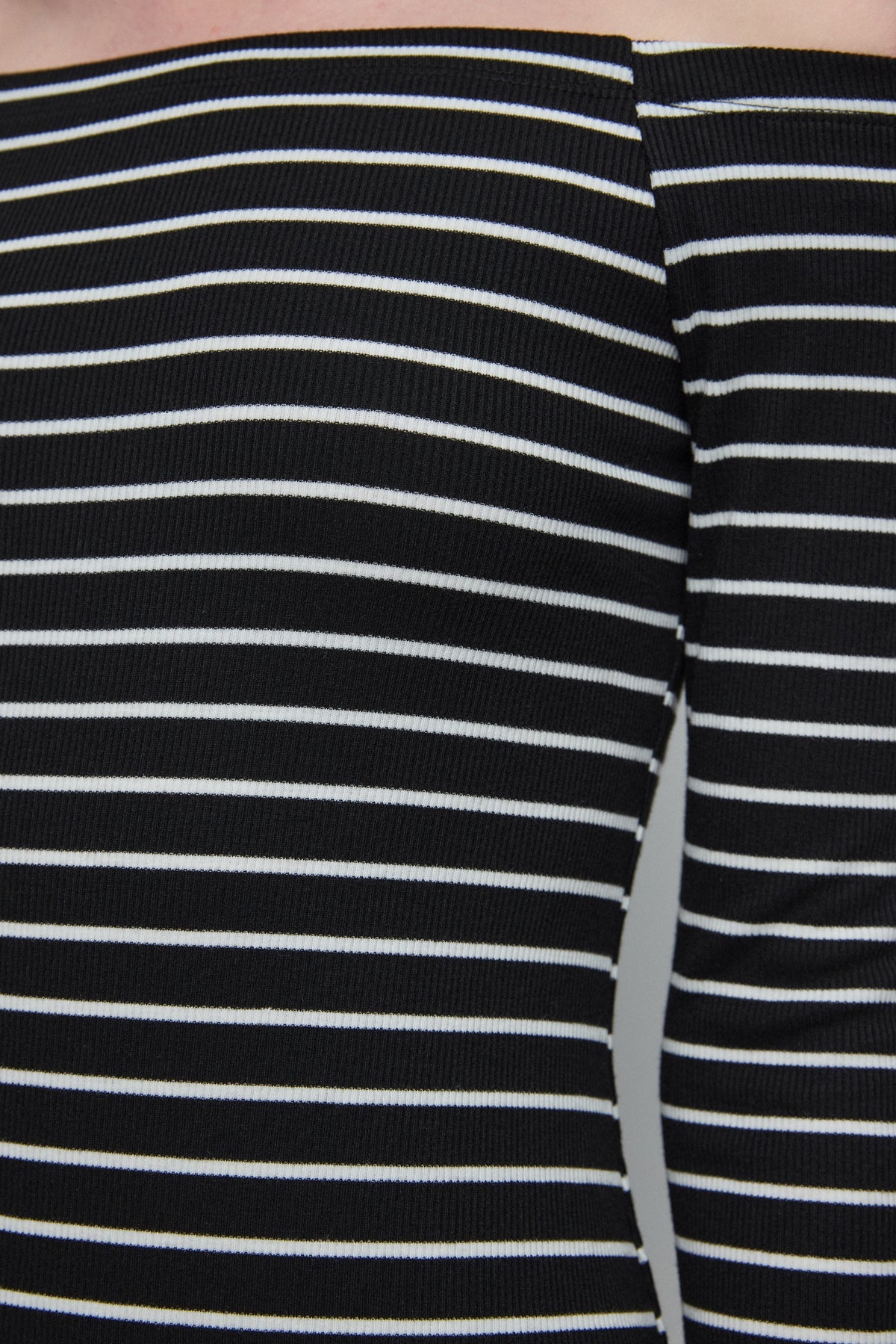 figurbetontes gestreiftes Kleid