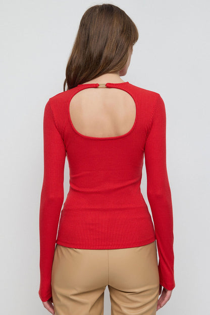 Langärmelige, rückenfreie Bluse mit Schnallendetail