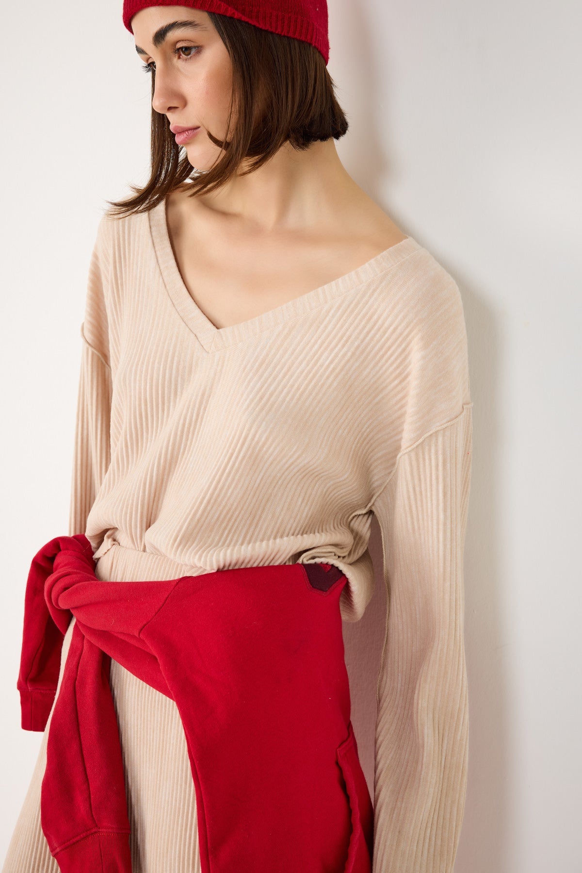 Geripptes Crop-Top mit V-Ausschnitt