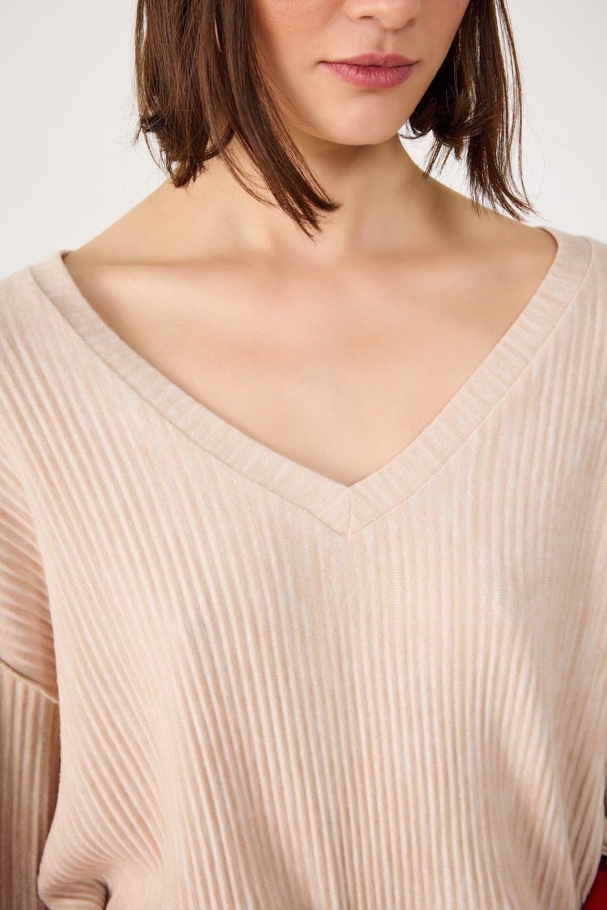 Geripptes Crop-Top mit V-Ausschnitt
