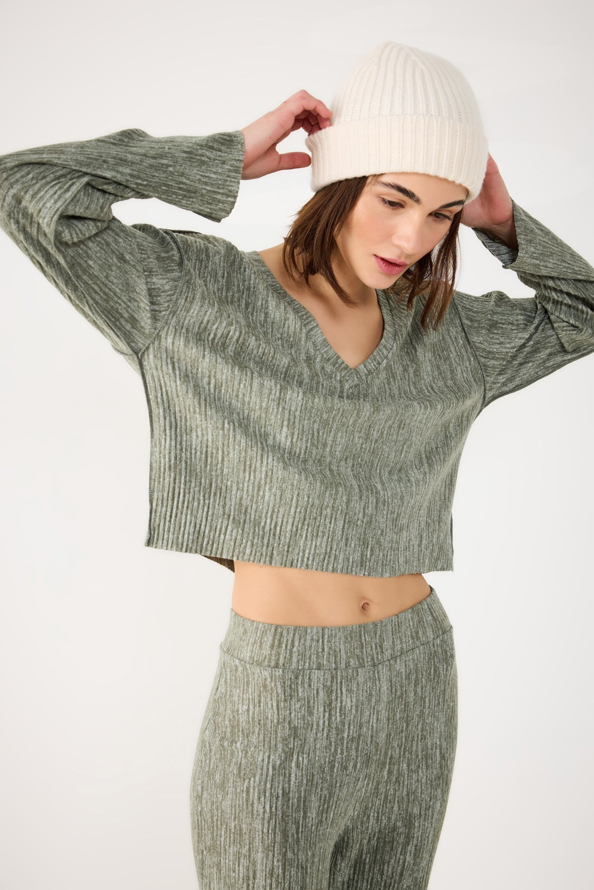 Geripptes Crop-Top mit V-Ausschnitt