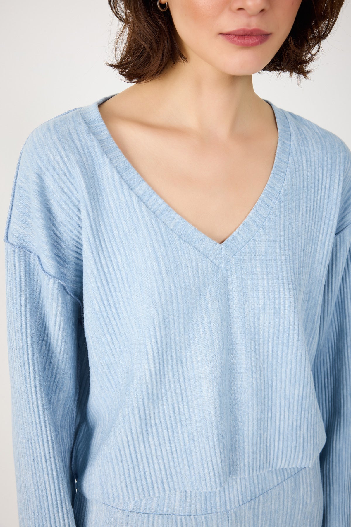 Geripptes Crop-Top mit V-Ausschnitt