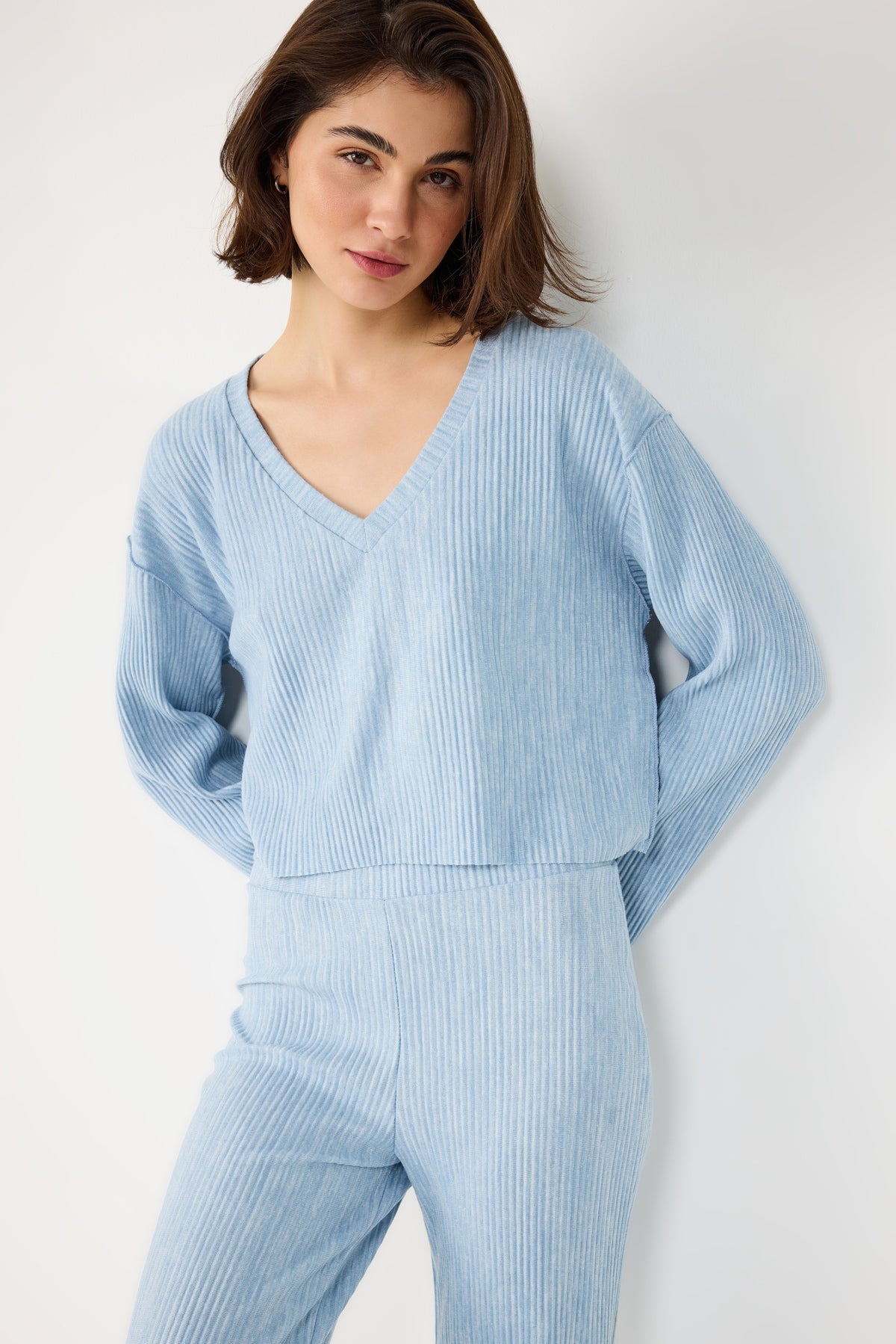 Geripptes Crop-Top mit V-Ausschnitt