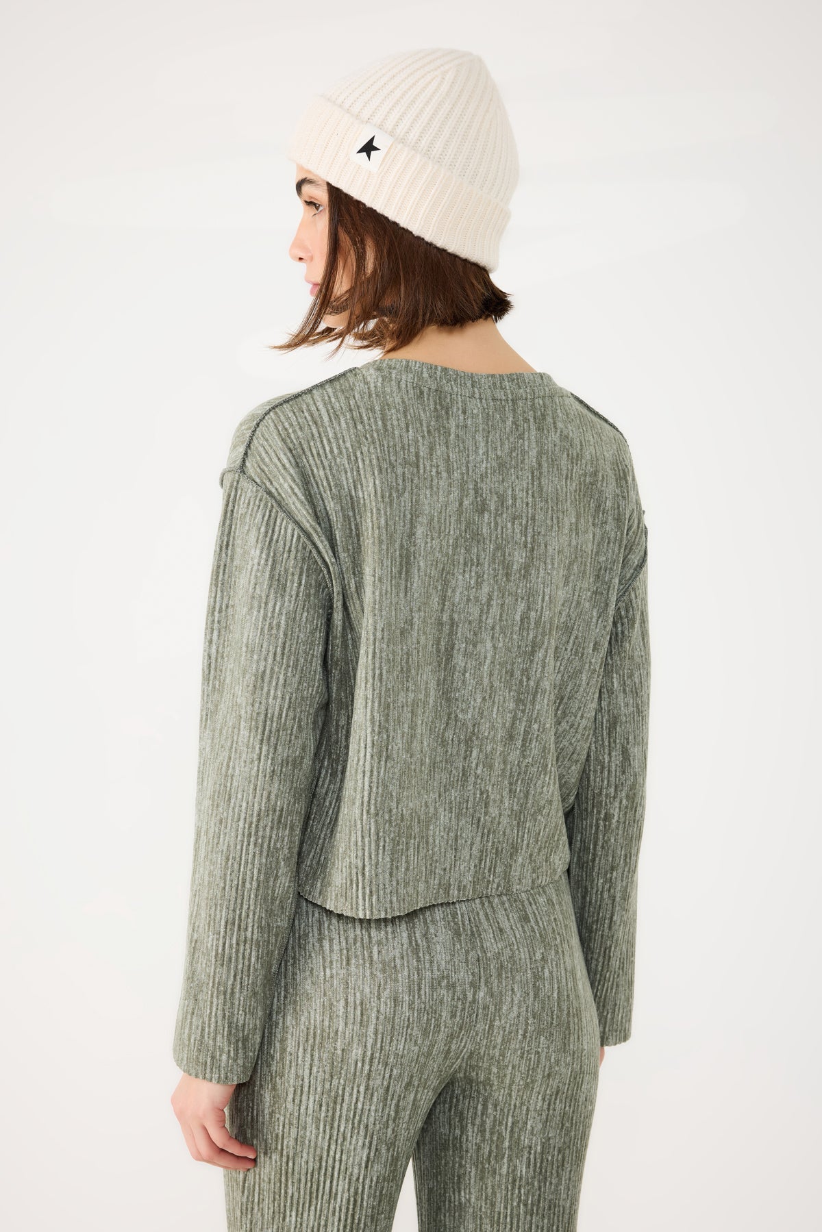 Geripptes Crop-Top mit V-Ausschnitt