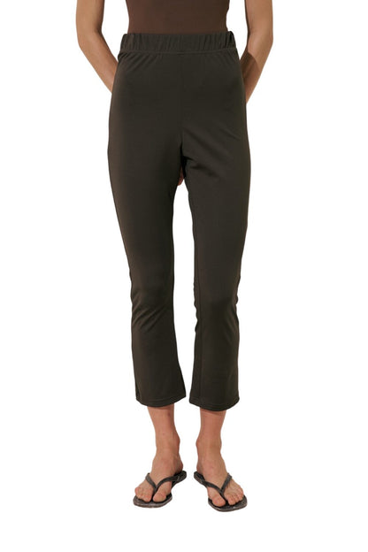 SCHWARZE BADEHOSE MIT AUSGESTELLTEM LEBEN UND HIJAB-STÜCK